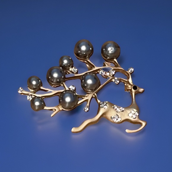 Reindeer Brooch NEW Rhinestones Faux Pearls Christmas Deer Holiday Matte Gold - Picture 8 of 11